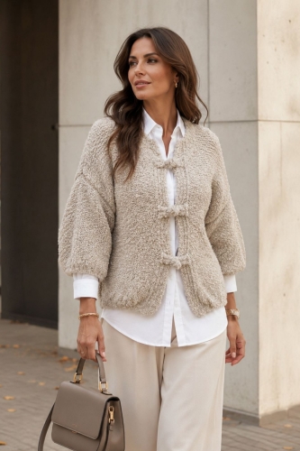 Sweter dzianinowy ciemnobeżowy Sanavastre z rękawami balonowymi boucle