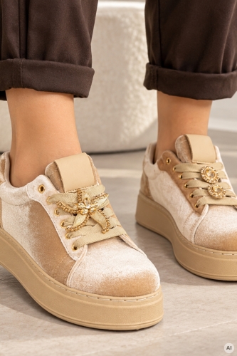 Sneakersy damskie beżowe welurowe na platformie z ozdobną rozgwiazdą Banyoles