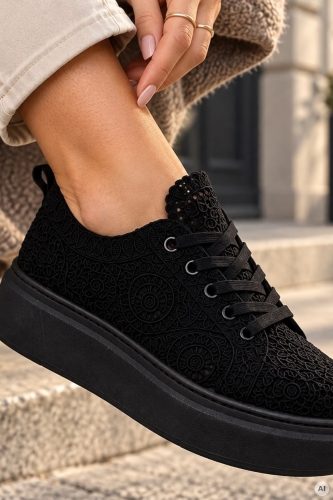 Czarne sneakersy damskie z ażurową cholewką na wygodnej platformie Cambados