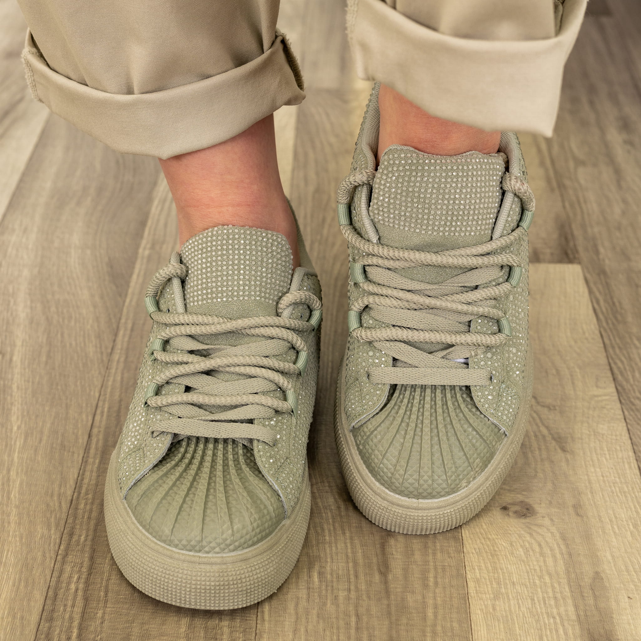 SNEAKERSY Z OZDOBNYM TŁOCZENIEM I DROBNYMI CYRKONIAMI NA PŁASKIEJ PODESZWIE PIOBESI SZAŁWIOWE