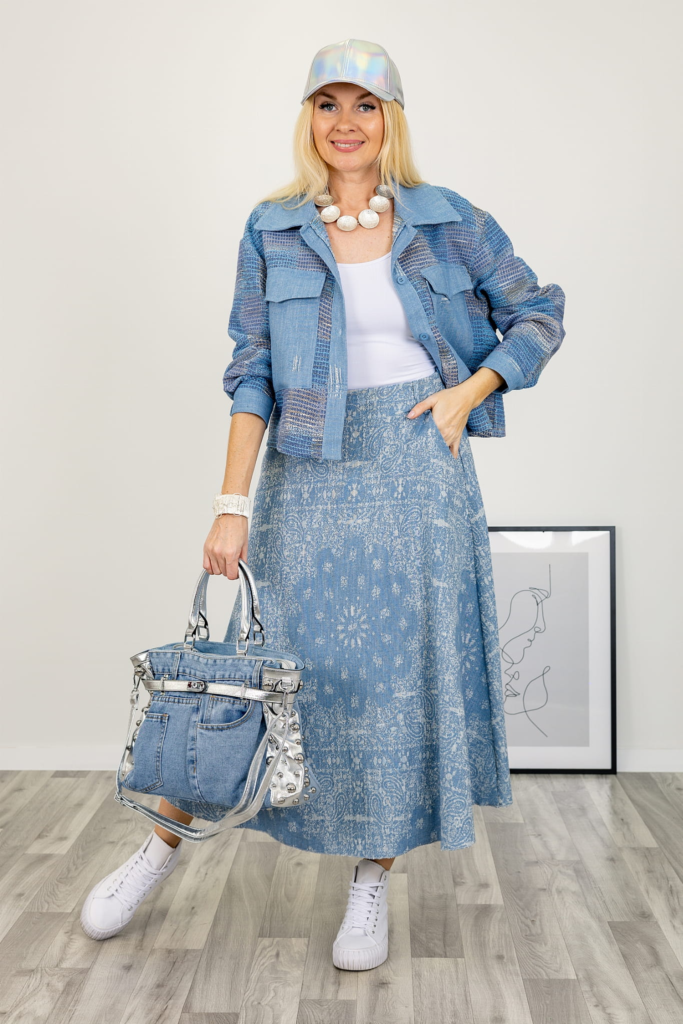 Rozkloszowana wzorzysta spódnica z kieszonkami Huesca light blue denim