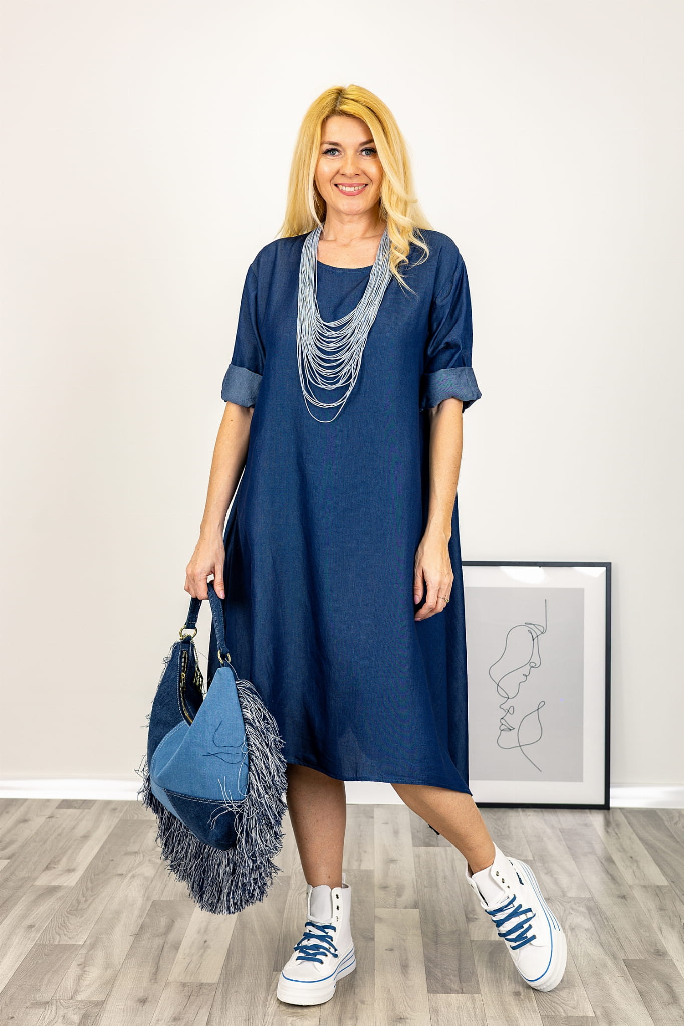 Sukienka jeansowa z dłuższymi bokami Tarmassia dark denim blue